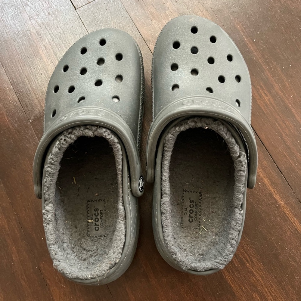 CROCS Gray Fleece-Lined Slippers for Cozy Comfort